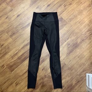 Lululemon Faux Leather Detailing Legging Sz 6